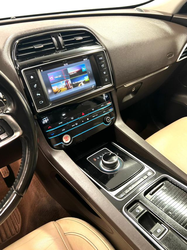 Jaguar F-Pace 2018 2.0 4x4