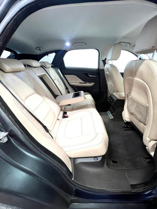Jaguar F-Pace 2018 2.0 4x4