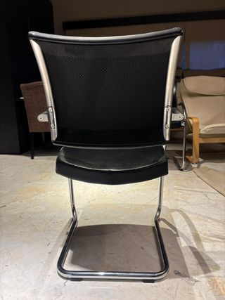 Sillas Cantilever Negras