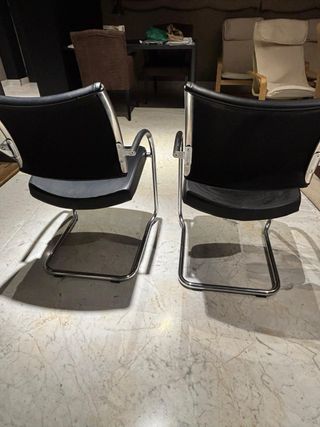 Sillas Cantilever Negras