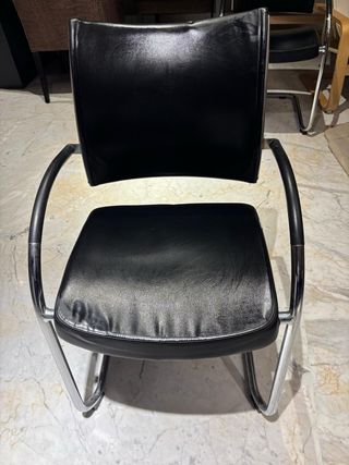Sillas Cantilever Negras