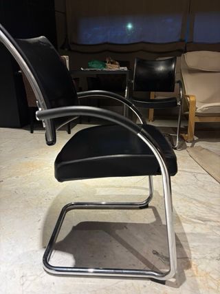 Sillas Cantilever Negras