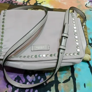 Bolso Parfois rosa palo con tachuelas