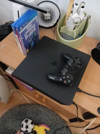 PS4 (PlayStation 4) Negra + Mando y Juegos