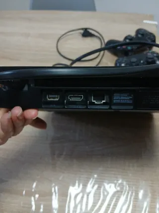 PS4 (PlayStation 4) Negra + 2 mandos