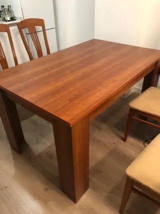 Lámparas de techo cristal y mesa comedor