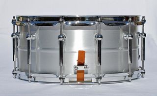 Caja 14x6,5 con casco de aluminio, prototipo