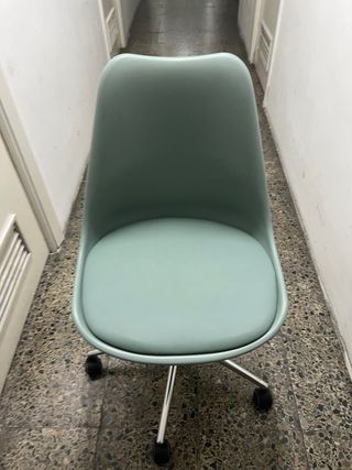 Silla de escritorio moderna color grisaceo