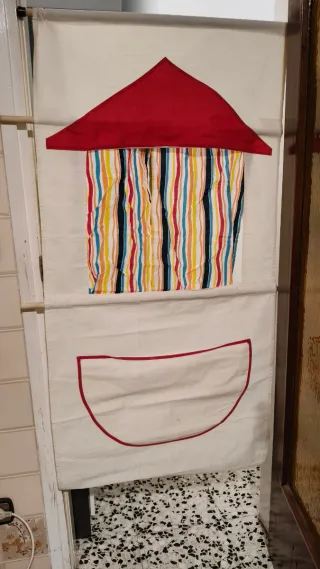 Titiritero de tela con soporte de madera