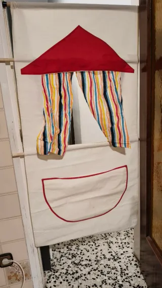 Titiritero de tela con soporte de madera