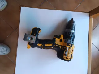 TALADRO DEWALT PERCUTOR DCD796