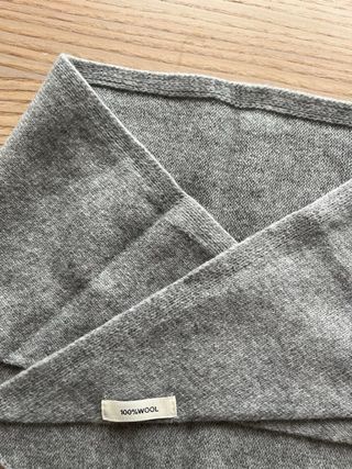 Bandana de lana en color gris