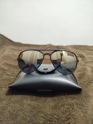 Gafas de sol aviador negras y plateadas