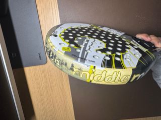Pala padel middlemoon iberica 2 y paletero grande