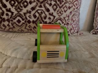 Camión de juguete de madera para niños