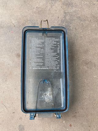 Tapa caja fusibles Mercedes 190