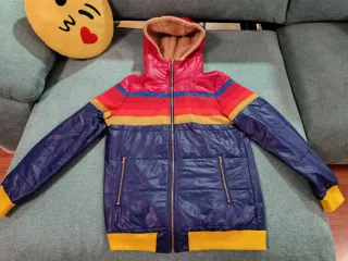 Chaqueta cortavientos con capucha