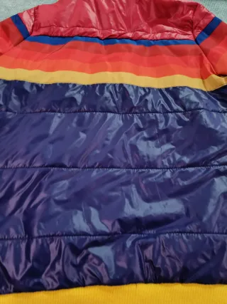 Chaqueta cortavientos con capucha