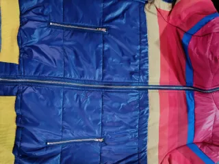 Chaqueta cortavientos con capucha