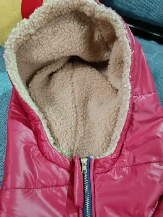 Chaqueta cortavientos con capucha