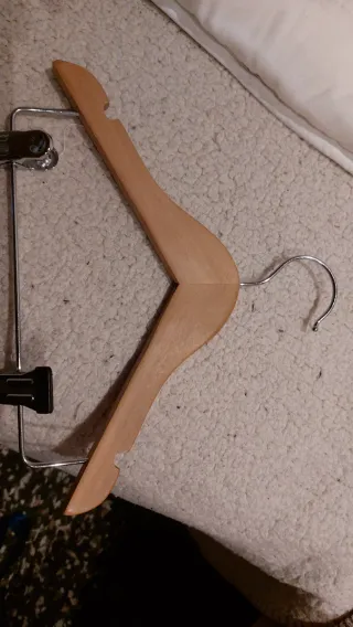 Perchas de madera para niños