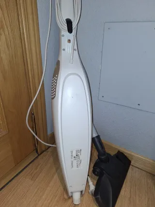 Aspiradora Electrolux Energica 700W Modelo ZS220A