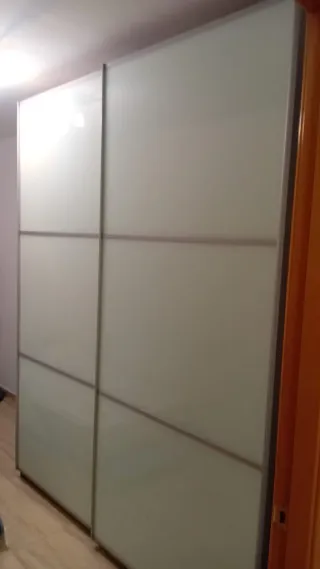 Armario a medida puertas correderas cristal