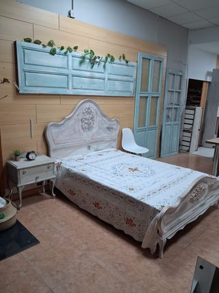 Cama restaurada estilo vintage
