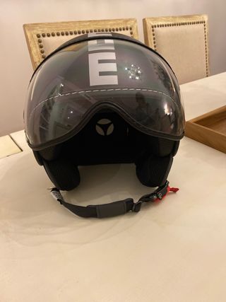 Casco de moto Momo