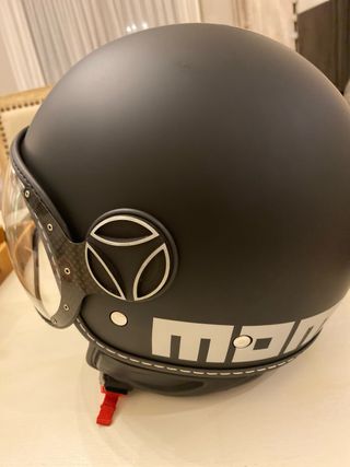 Casco de moto Momo