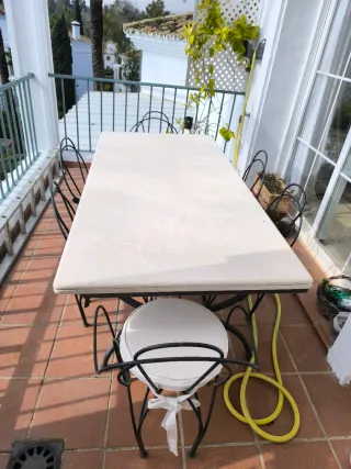 Mesa Mármol macizo y 6 Sillas Metal