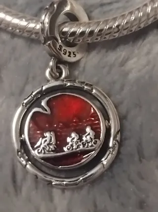 Charm Stranger Things mundo al revés