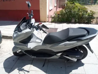 Honda PCX 2024 Gris