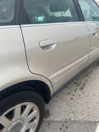 Audi A4 2000 2.5 TDI 4 puertas v6