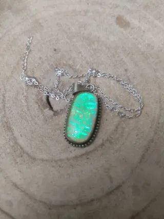 Collana con ciondolo opale