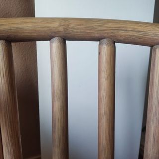 Silla de madera y tela para salón