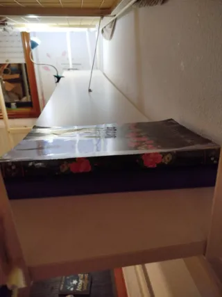 Litera Ikea con escritorio y estantería