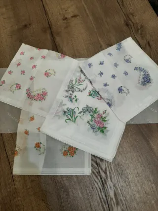 13 fazzolettini fantasia floreale