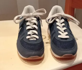 -Zapatillas deportivas azules y grises de niño
