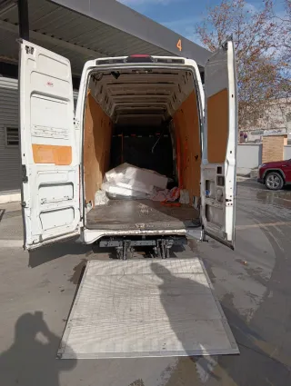 Furgoneta para Portes y Mudanzas