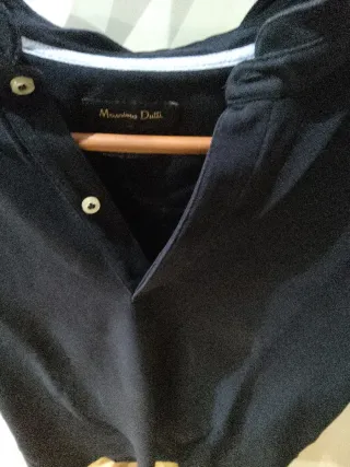 Polo azul Massimo Dutti.