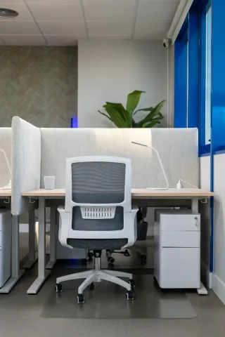 Pantalla acústica MITTZON Ikea Gunnared beige