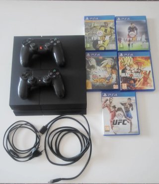 PS4 (PlayStation 4) Negra + 2 Mandos