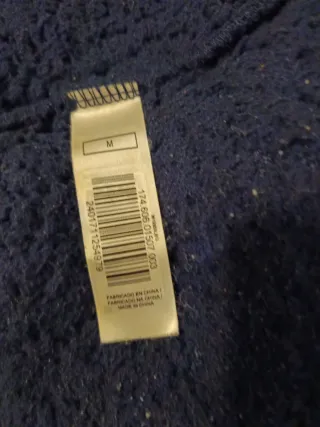 Chaqueta azul con capucha y cremallera