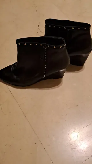 Botines Utuerque Piel Negra Tachuelas