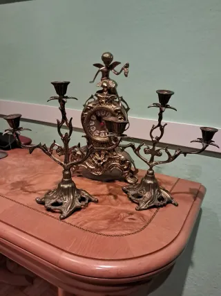 Reloj y 2 Candelabros Antiguos