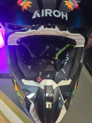 Casco Motocross Airoh Diseño Tropical