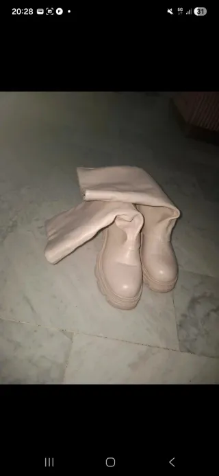 Stivali alti beige con fascia superiore applicata