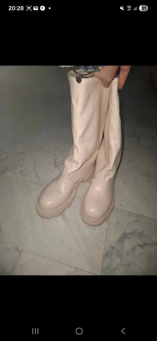 Stivali alti beige con fascia superiore applicata