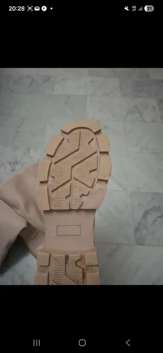 Stivali alti beige con fascia superiore applicata